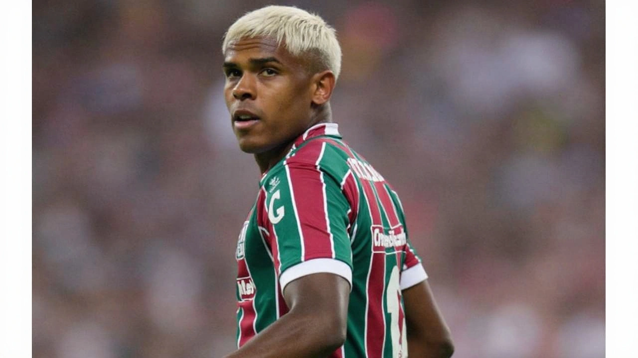 John Kennedy retorna ao Fluminense em meio a pressão por vaga titular e novo desafio tático